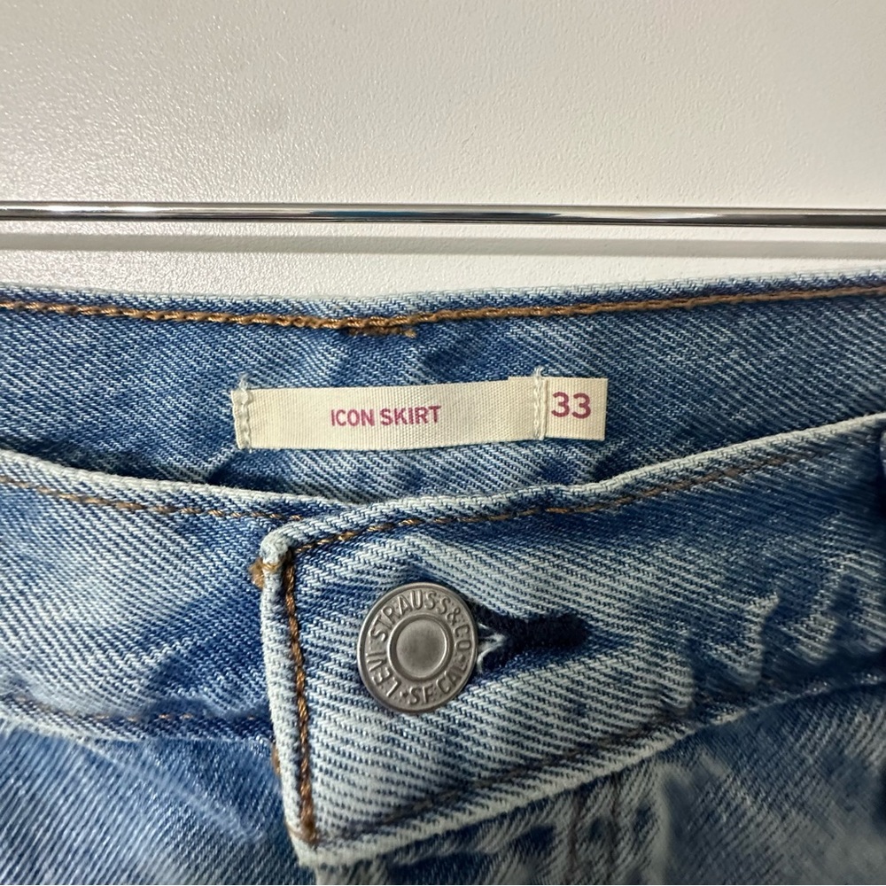 Levi’s Icon Denim Mini Skirt Size 33 - Picture 2 of 6